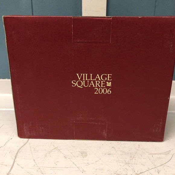 Village Square 20th Anniversary Village Square Carolers Christmas Figurines 2006 - Picture 2 of 4